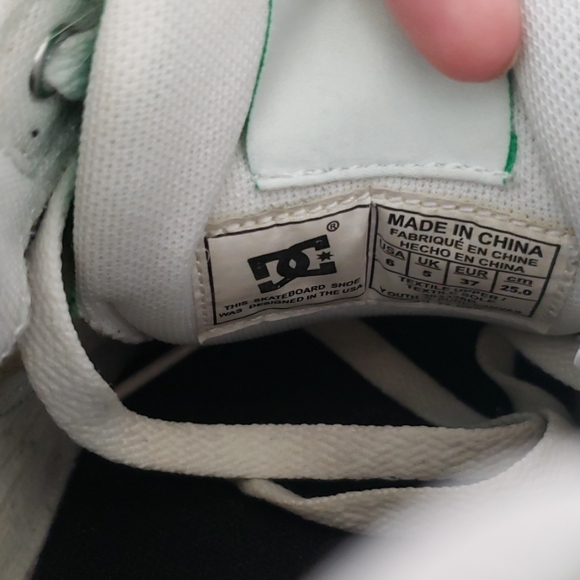 DC Skateboarding Shoes - Picture 3 of 4